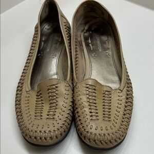 Covington Women's Woven Tan / Taupe Leather Flats, size 9